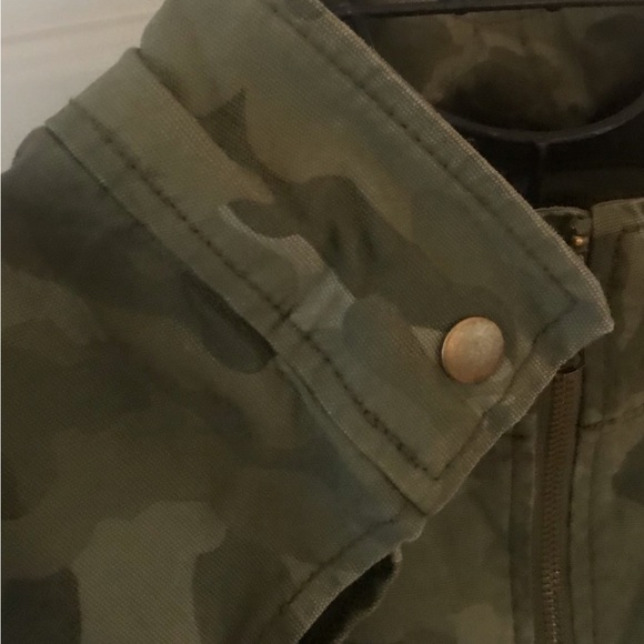 EUC Old Navy Woman’s Camouflage Jacket Size Small - Picture 7 of 11